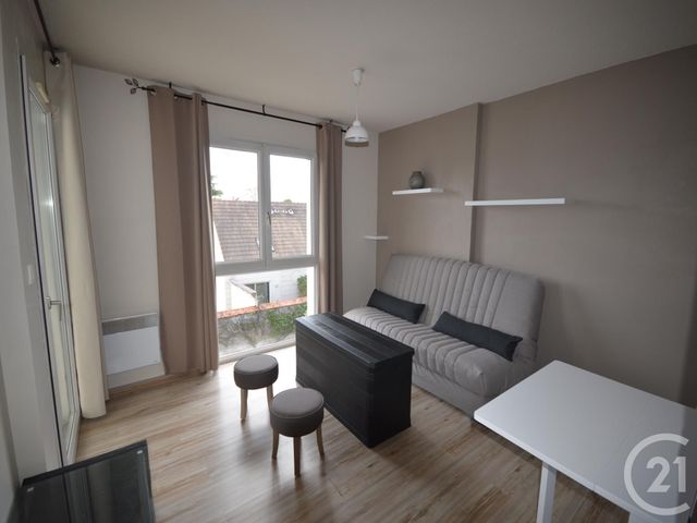 Appartement F1 à louer - 1 pièce - 24.06 m2 - ORLEANS - 45 - CENTRE - Century 21 Premium Appartement F1 à louer - 1 pièce - 24.06 m2 - ORLEANS - 45 - CENTRE - Century 21 Premium