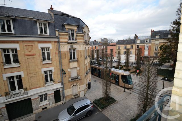 Appartement F2 à louer - 2 pièces - 40.9 m2 - ORLEANS - 45 - CENTRE - Century 21 Premium Appartement F2 à louer - 2 pièces - 40.9 m2 - ORLEANS - 45 - CENTRE - Century 21 Premium