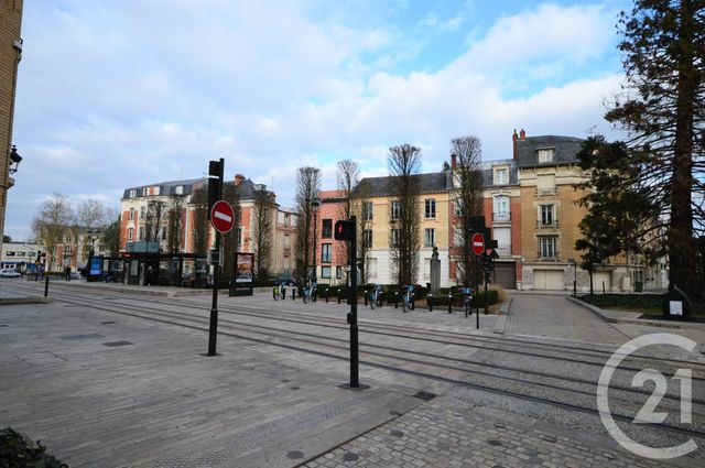Appartement F2 à louer - 2 pièces - 40.9 m2 - ORLEANS - 45 - CENTRE - Century 21 Premium Appartement F2 à louer - 2 pièces - 40.9 m2 - ORLEANS - 45 - CENTRE - Century 21 Premium