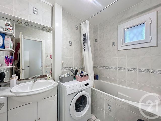 Appartement T3 à vendre - 3 pièces - 65.9 m2 - ST JEAN DE LA RUELLE - 45 - CENTRE - Century 21 Premium