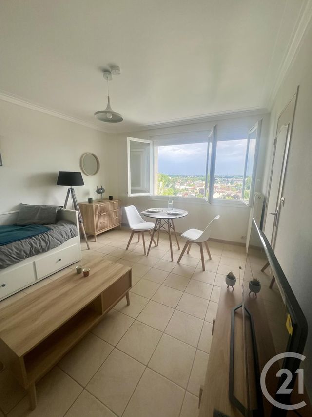 Appartement F1 à louer FLEURY LES AUBRAIS