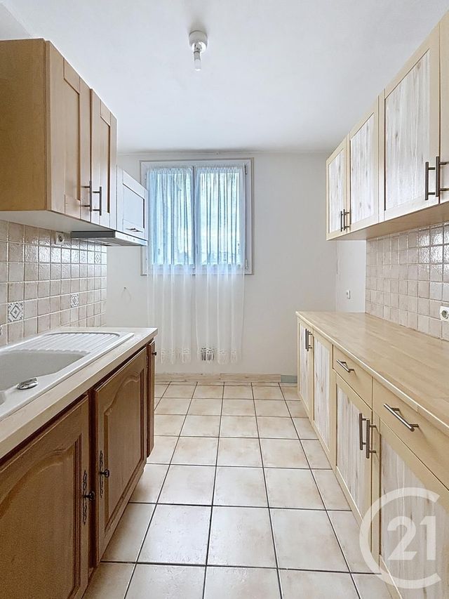 Appartement F4 à louer - 4 pièces - 66.63 m2 - ST JEAN DE LA RUELLE - 45 - CENTRE - Century 21 Premium