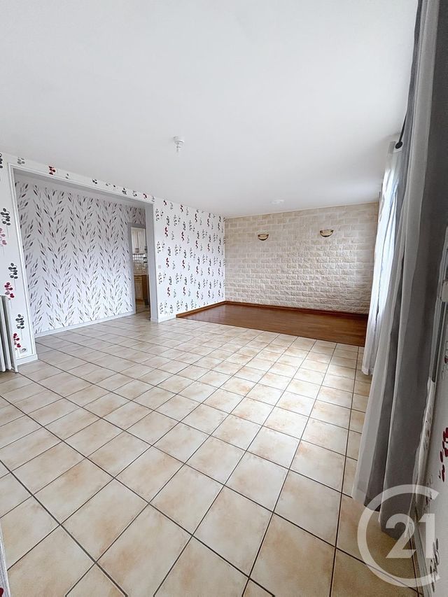 Appartement F4 à louer - 4 pièces - 66.63 m2 - ST JEAN DE LA RUELLE - 45 - CENTRE - Century 21 Premium