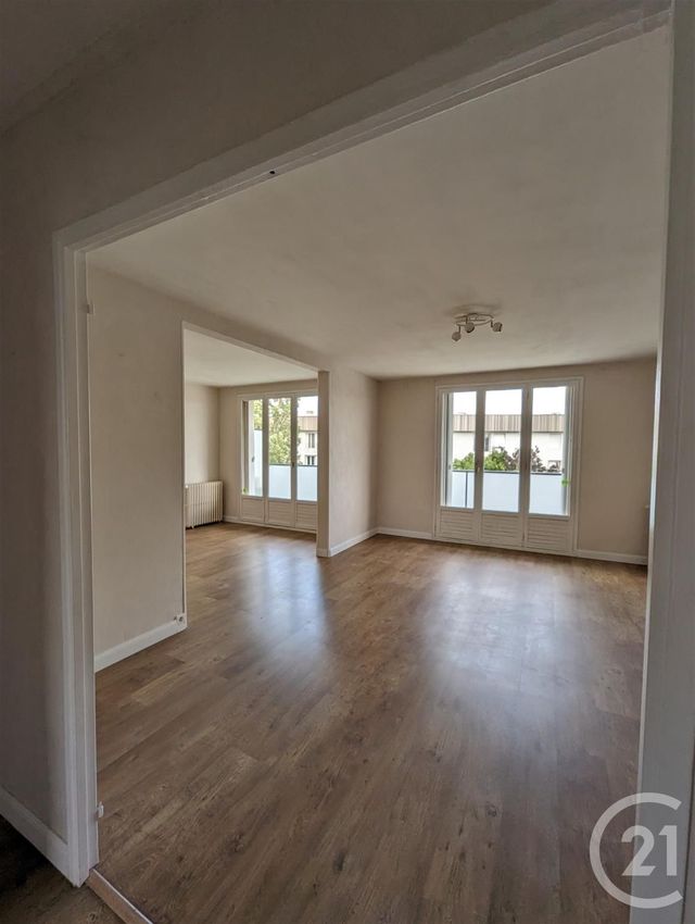 Appartement F4 à vendre - 4 pièces - 77.9 m2 - ST JEAN DE LA RUELLE - 45 - CENTRE - Century 21 Premium