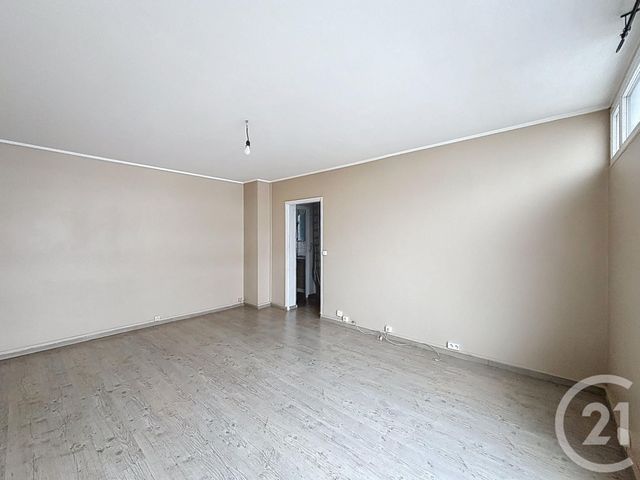 Appartement F3 à louer - 3 pièces - 57.1 m2 - ST JEAN DE LA RUELLE - 45 - CENTRE - Century 21 Premium