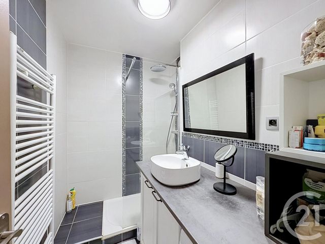 Appartement T4 à vendre - 4 pièces - 75.35 m2 - ST JEAN DE LA RUELLE - 45 - CENTRE - Century 21 Premium