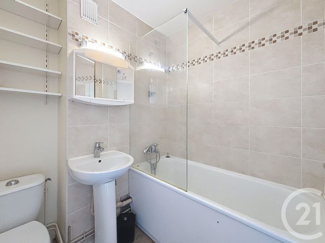 Appartement F1 à louer - 1 pièce - 24.08 m2 - ST JEAN DE BRAYE - 45 - CENTRE - Century 21 Premium